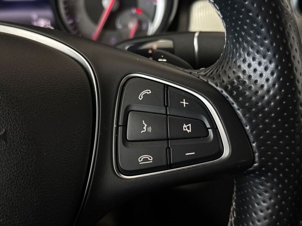 Mercedes-Benz CLA 2016 Musta