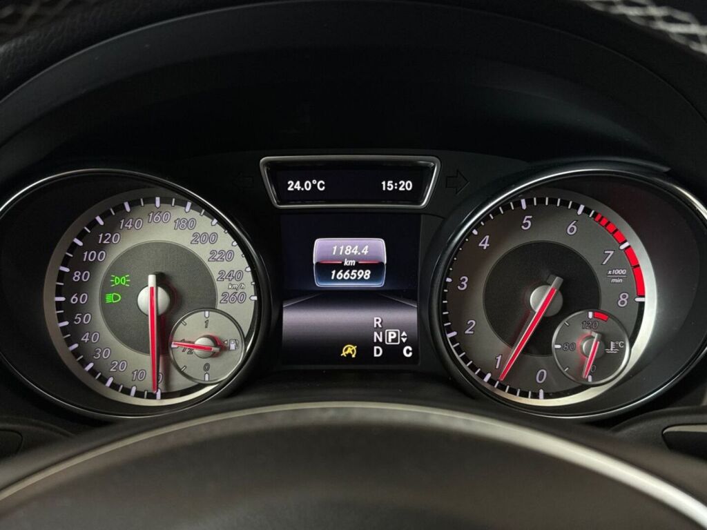 Mercedes-Benz CLA 2016 Musta