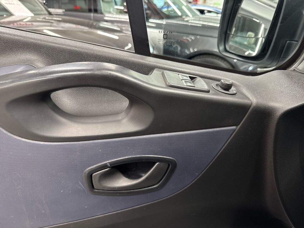 Opel Vivaro 2016 Valkoinen