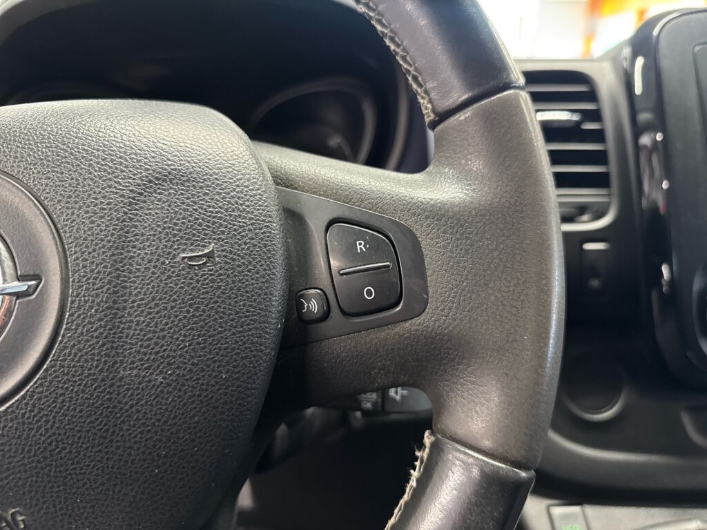 Opel Vivaro 2016 Valkoinen