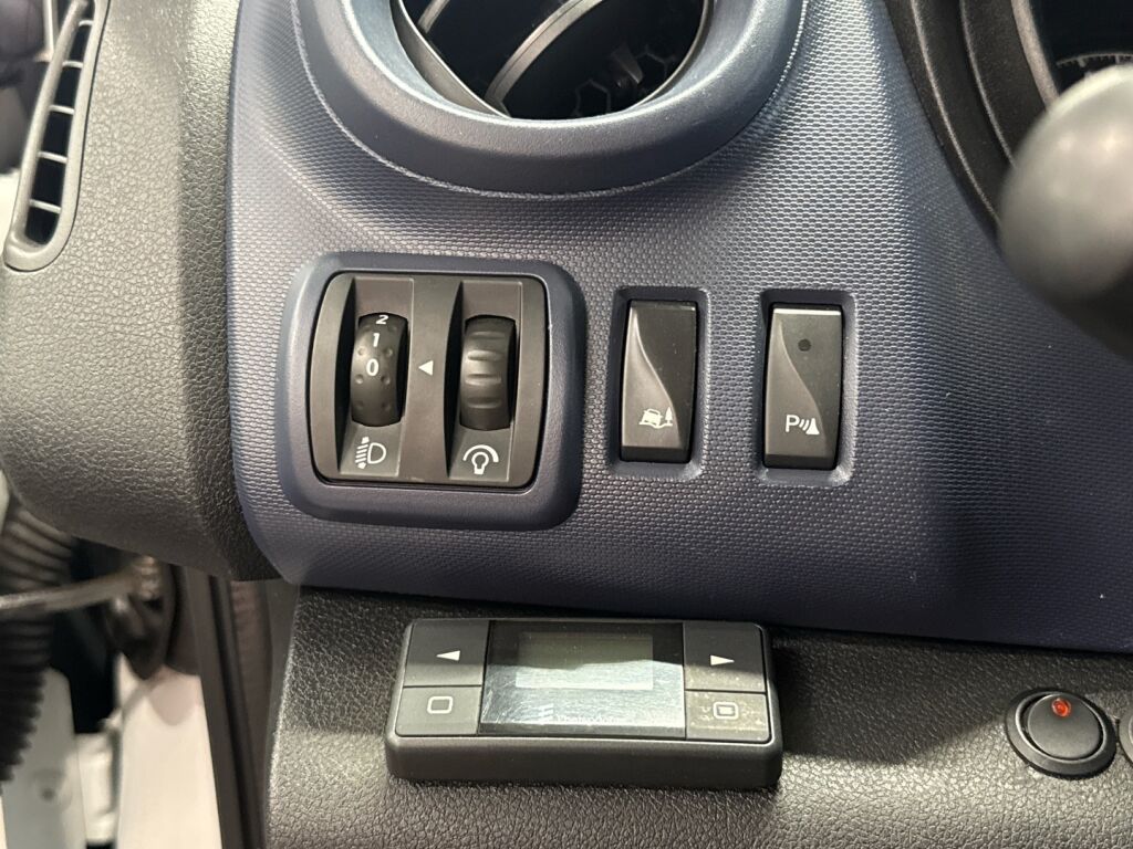 Opel Vivaro 2016 Valkoinen