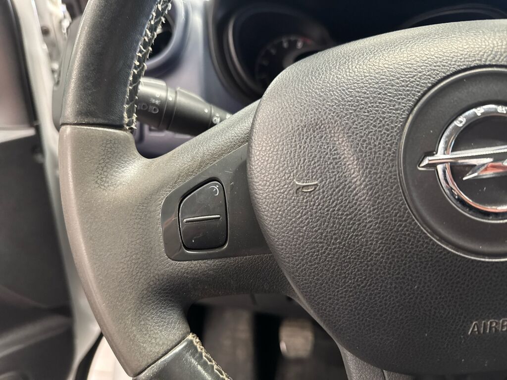 Opel Vivaro 2016 Valkoinen