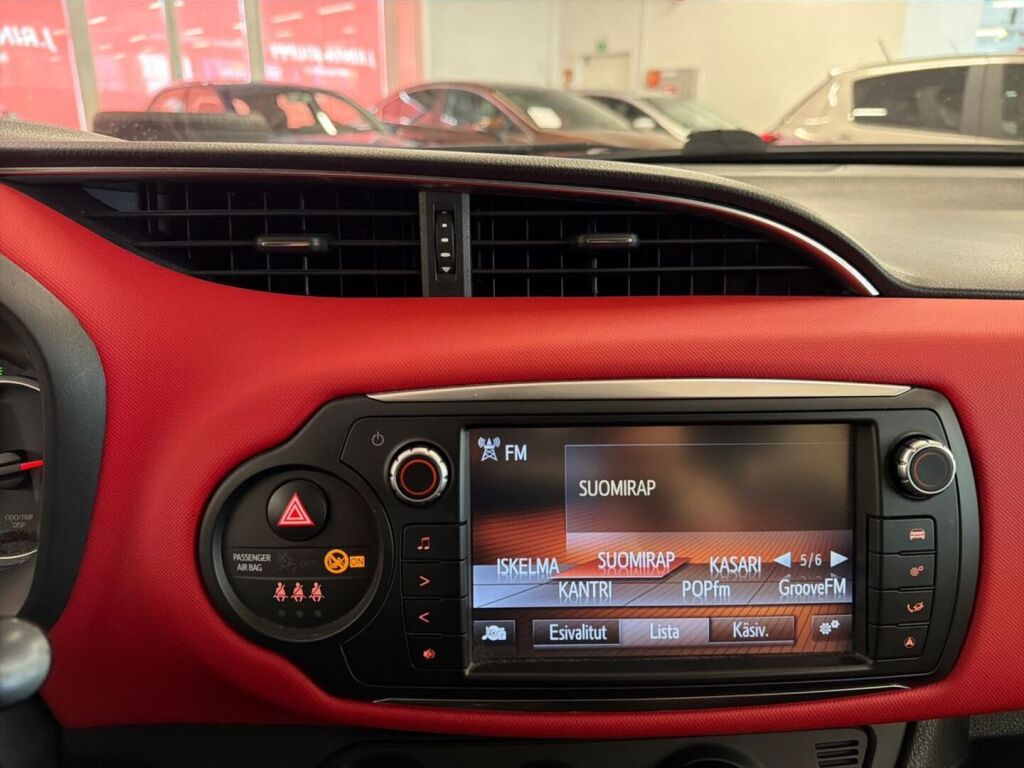 Toyota Yaris 2016 Punainen