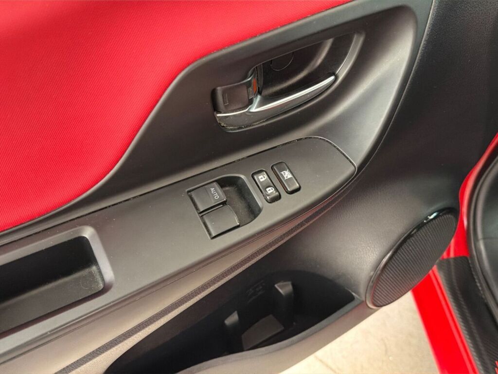Toyota Yaris 2016 Punainen