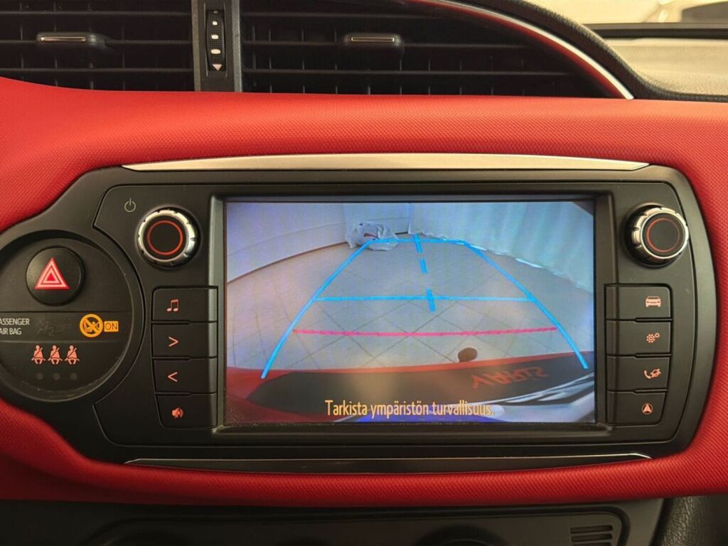 Toyota Yaris 2016 Punainen