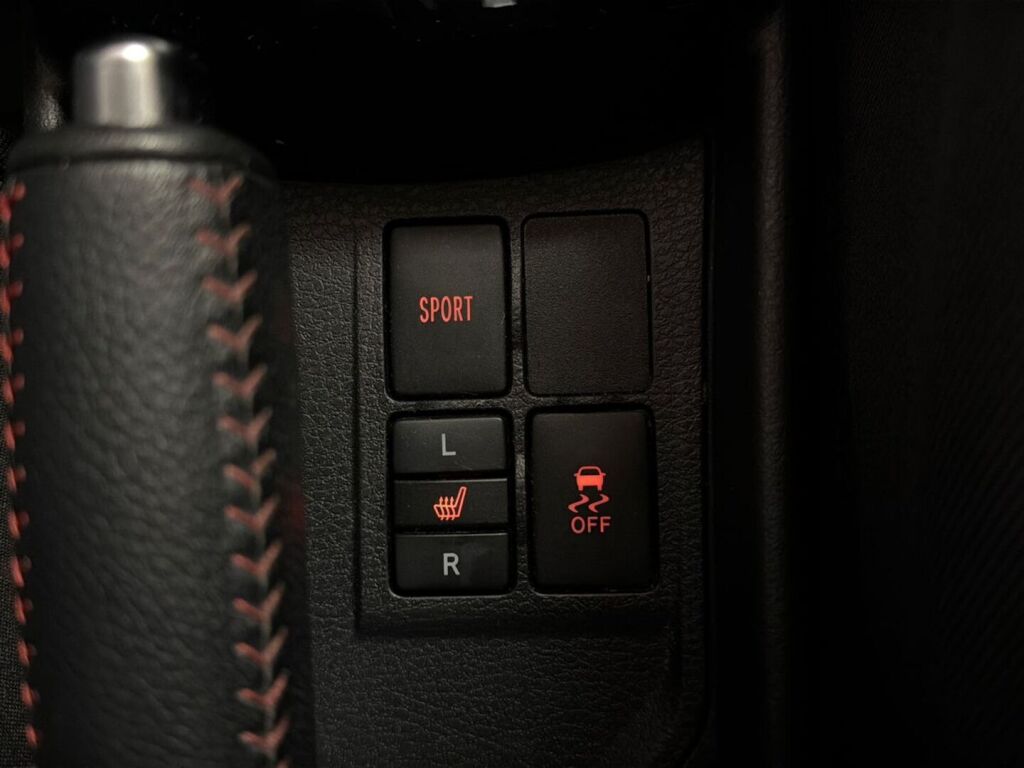 Toyota Yaris 2016 Punainen