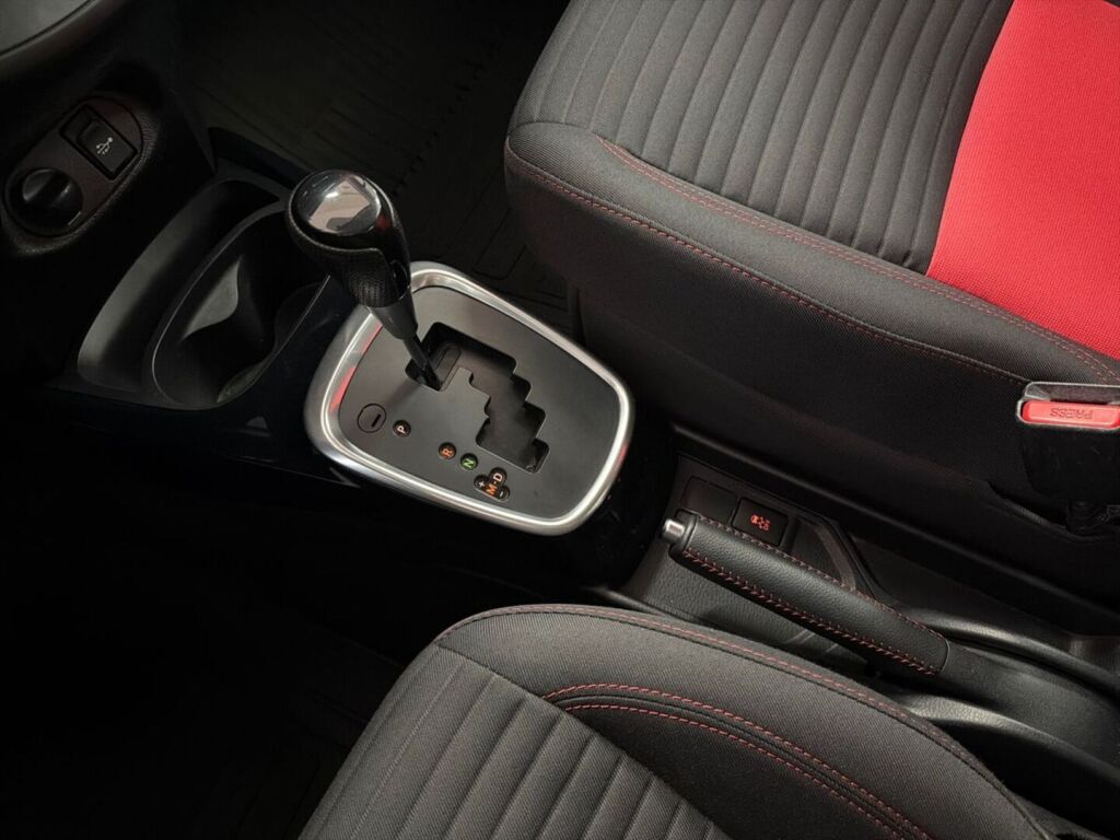 Toyota Yaris 2016 Punainen