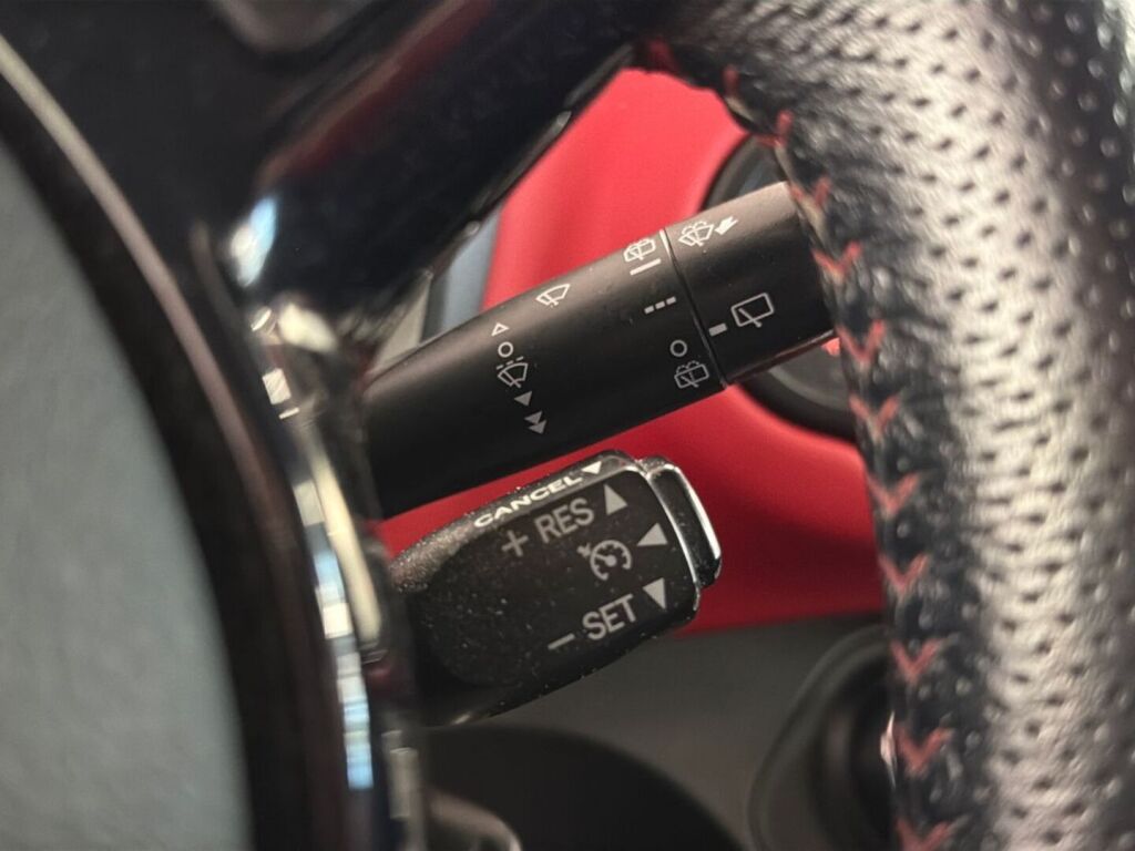 Toyota Yaris 2016 Punainen