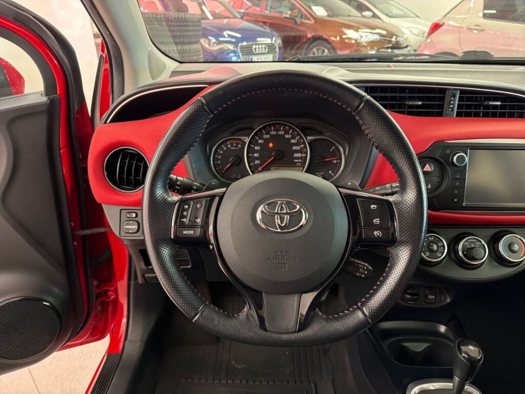 Toyota Yaris 2016 Punainen