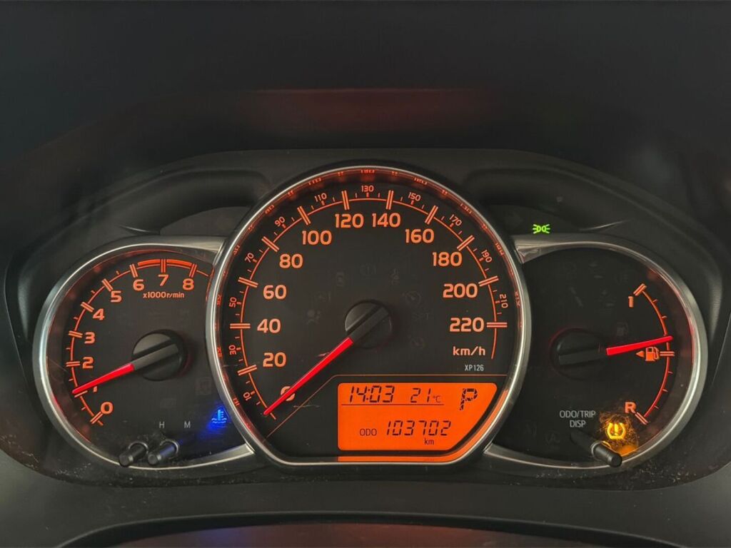 Toyota Yaris 2016 Punainen