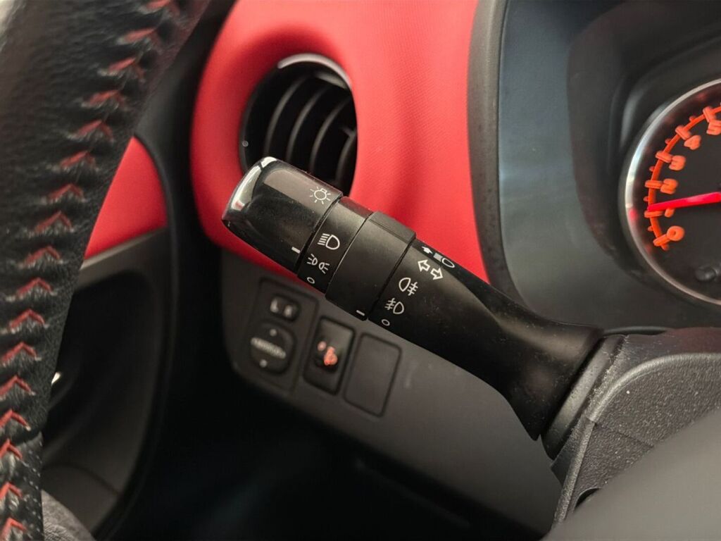 Toyota Yaris 2016 Punainen