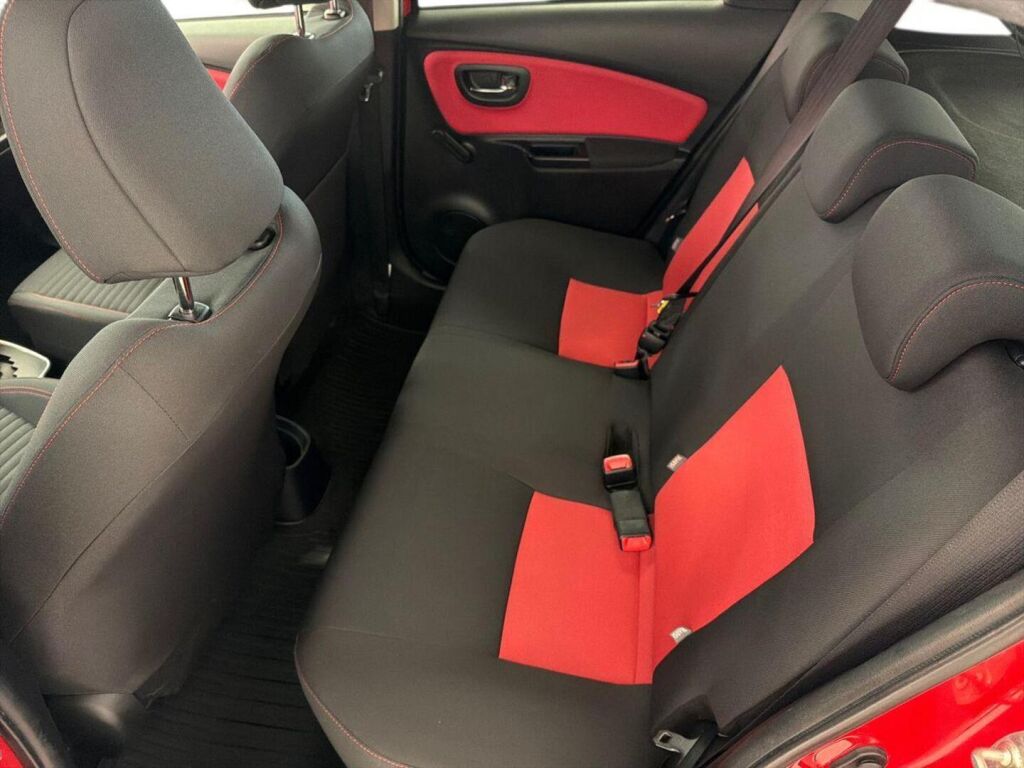 Toyota Yaris 2016 Punainen