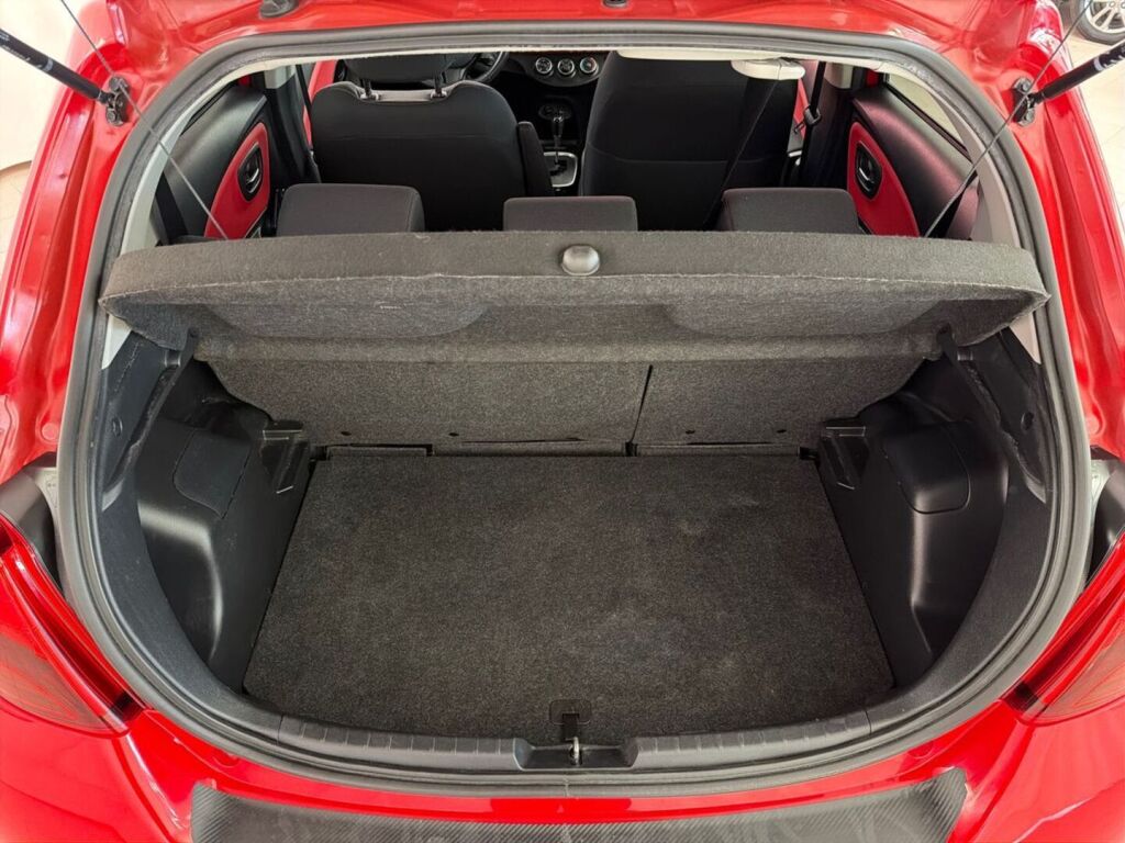 Toyota Yaris 2016 Punainen