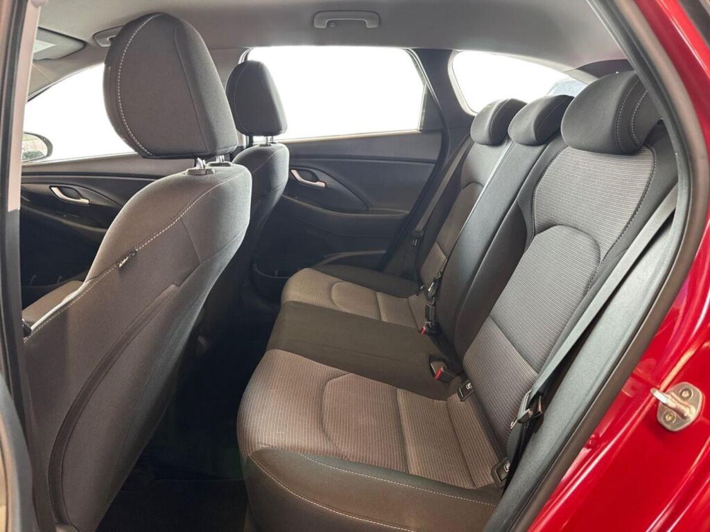 Hyundai i30 Wagon 2018 Punainen