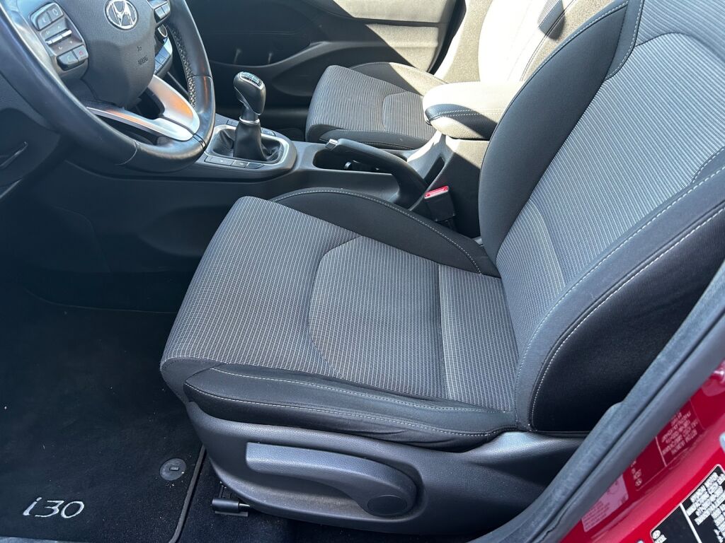 Hyundai i30 Wagon 2018 Punainen