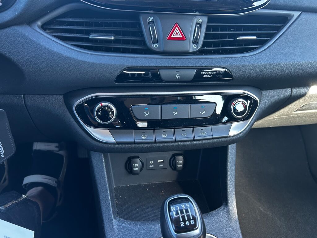 Hyundai i30 Wagon 2018 Punainen