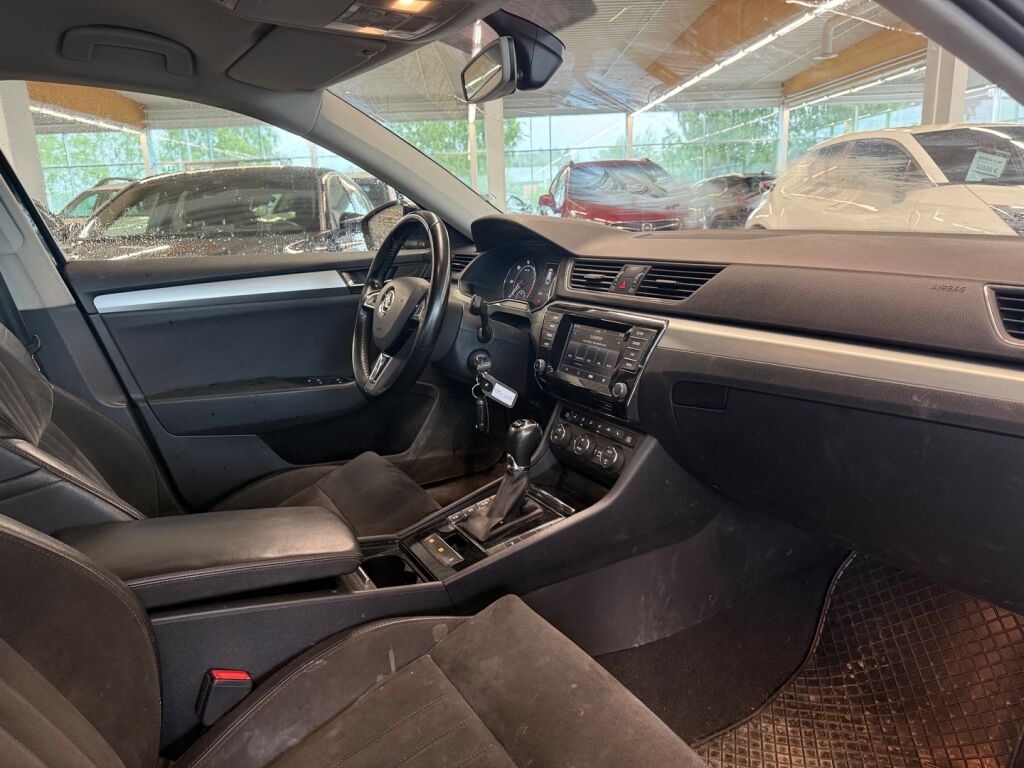 Skoda Superb 2015 Sininen
