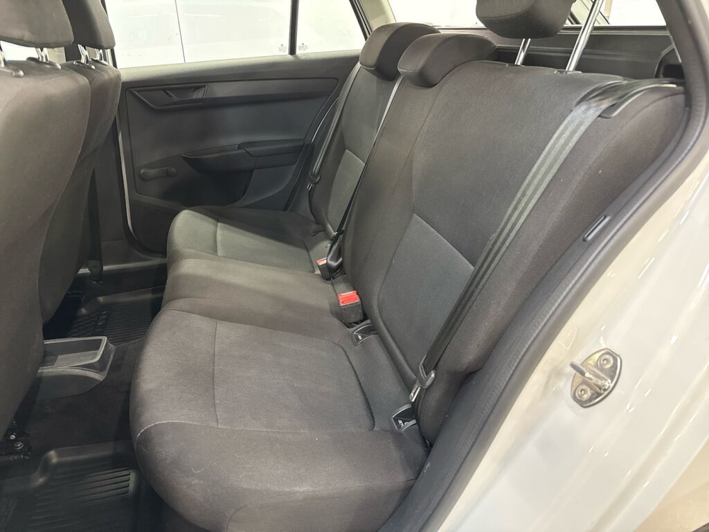 Skoda Fabia 2015 Valkoinen