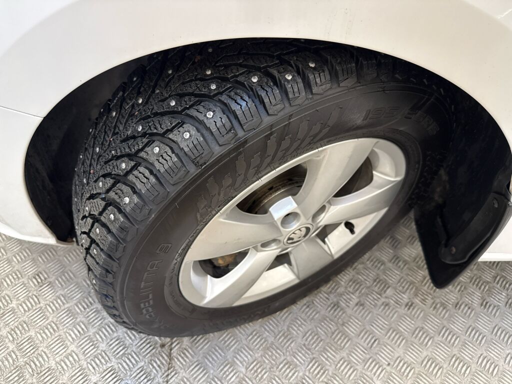 Skoda Fabia 2015 Valkoinen