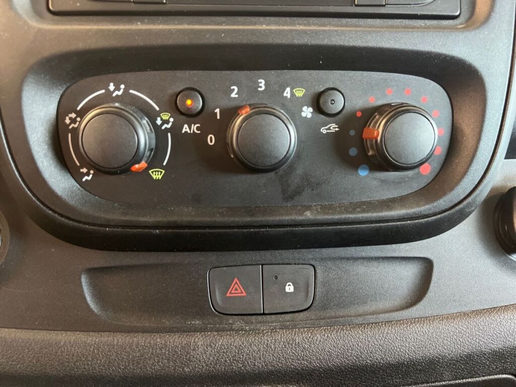 Renault Trafic 2016 Valkoinen