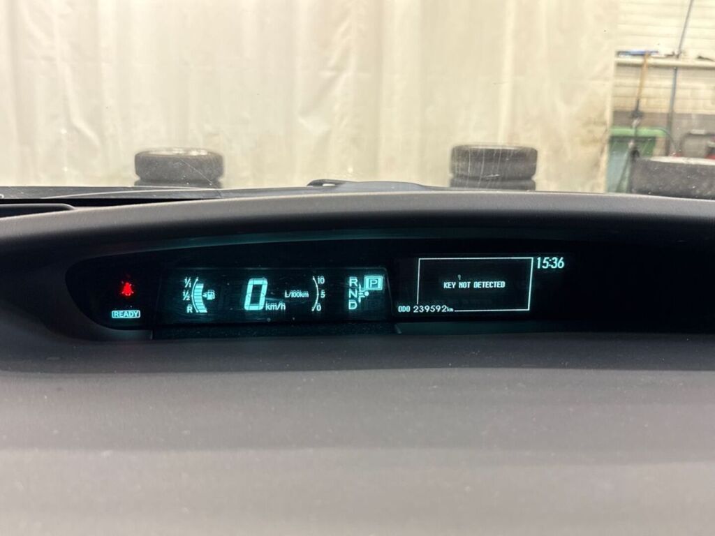 Toyota Prius PHEV 2015 Valkoinen