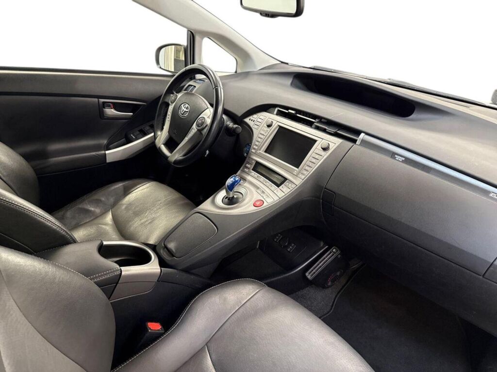 Toyota Prius PHEV 2015 Valkoinen