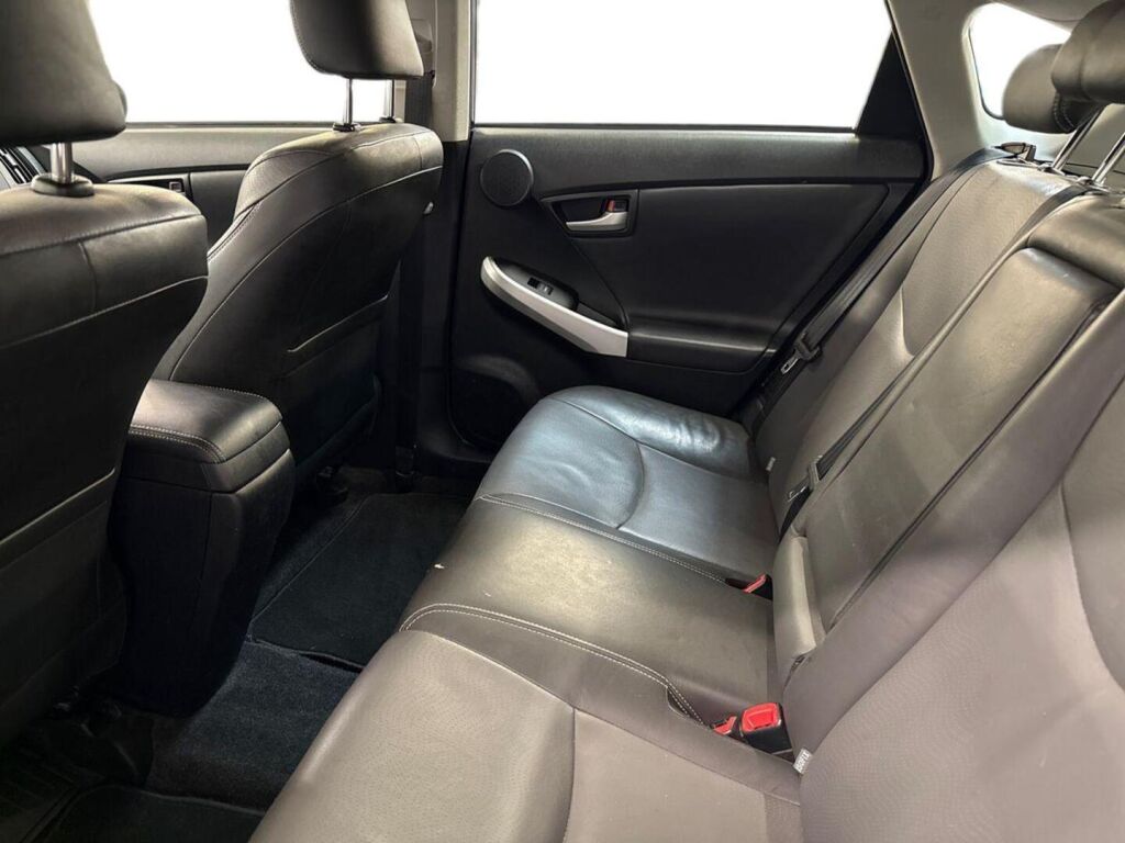 Toyota Prius PHEV 2015 Valkoinen