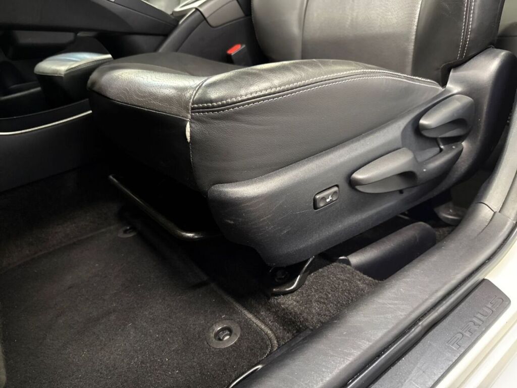 Toyota Prius PHEV 2015 Valkoinen