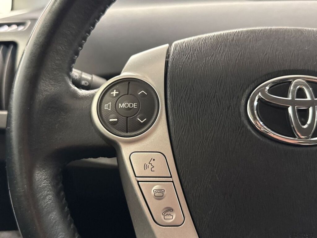 Toyota Prius PHEV 2015 Valkoinen