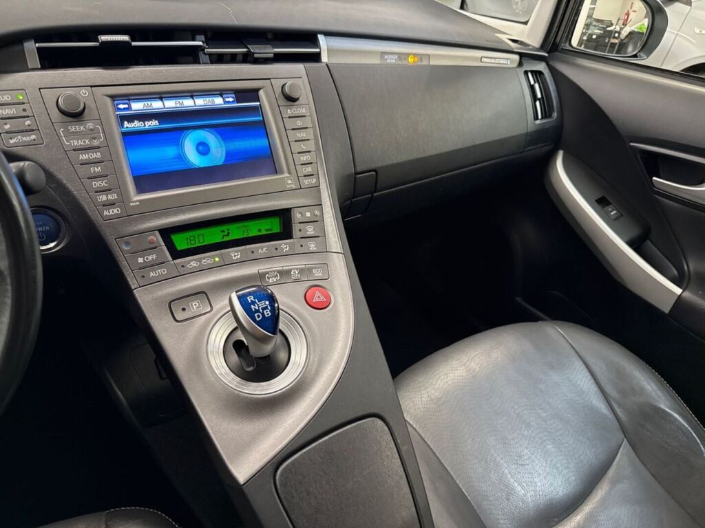 Toyota Prius PHEV 2015 Valkoinen