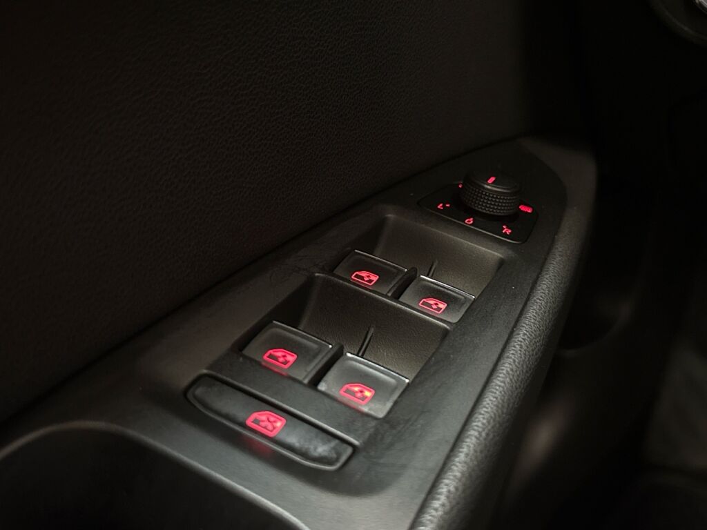 Seat Leon 2015 Sininen