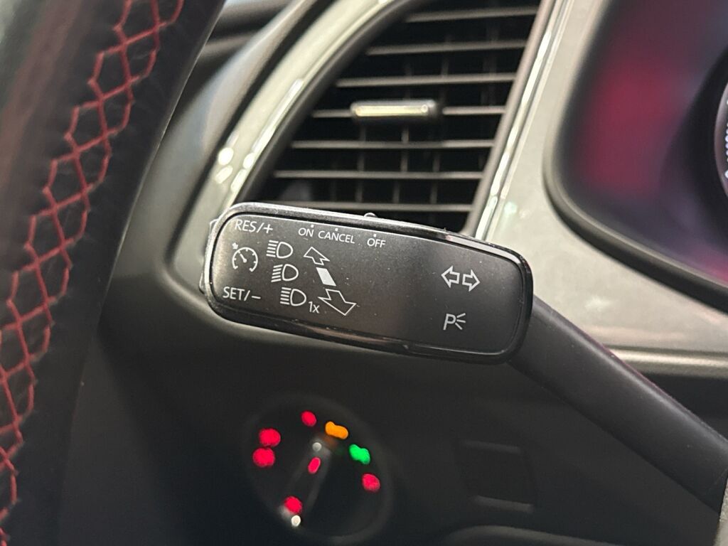 Seat Leon 2015 Sininen