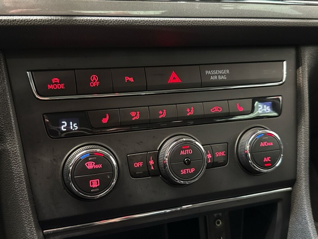 Seat Leon 2015 Sininen