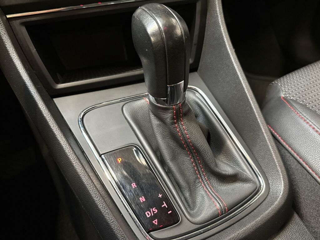 Seat Leon 2015 Sininen