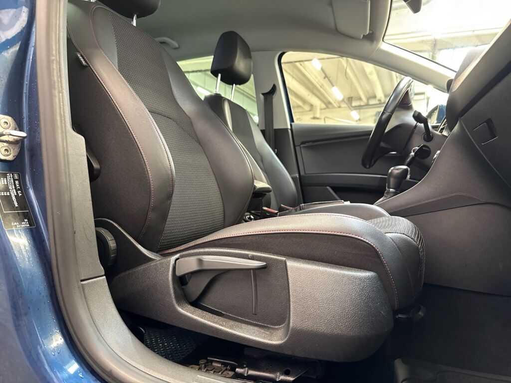 Seat Leon 2015 Sininen