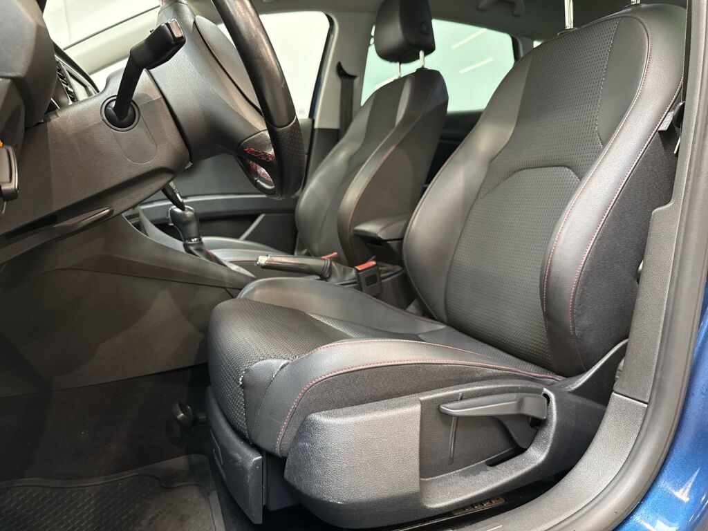 Seat Leon 2015 Sininen