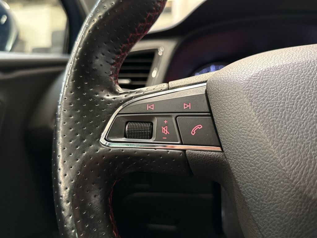 Seat Leon 2015 Sininen