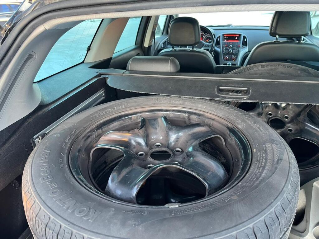 Opel Astra 2016 Musta