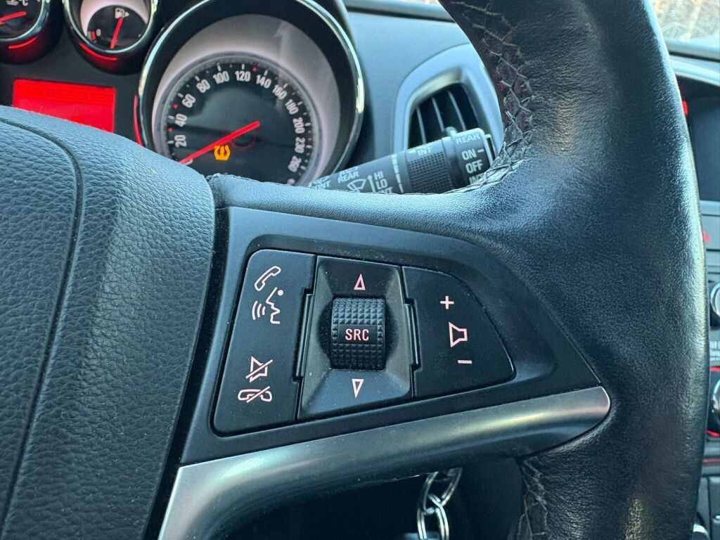 Opel Astra 2016 Musta