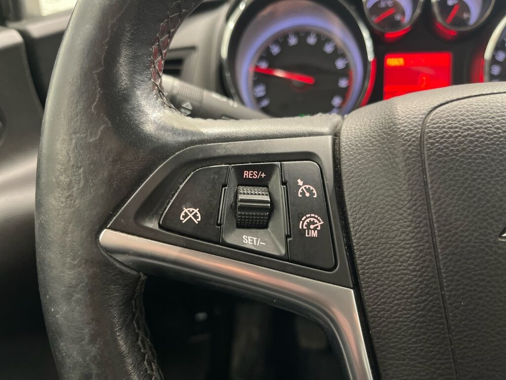 Opel Astra 2016 Musta