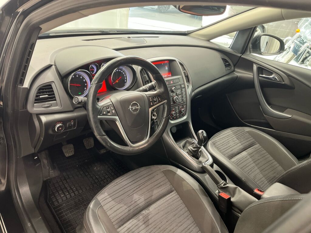 Opel Astra 2016 Musta