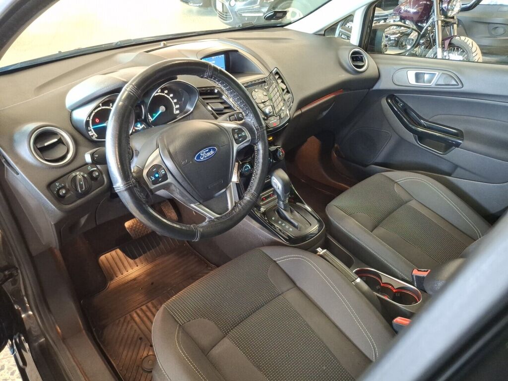Ford Fiesta 2016 Musta