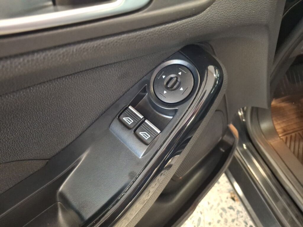 Ford Fiesta 2016 Musta