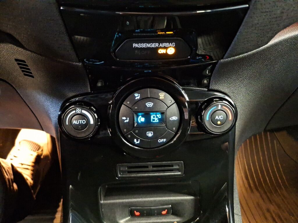 Ford Fiesta 2016 Musta