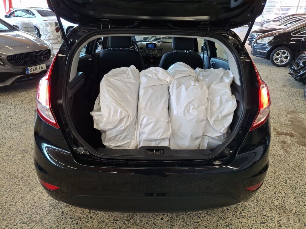 Ford Fiesta 2016 Musta