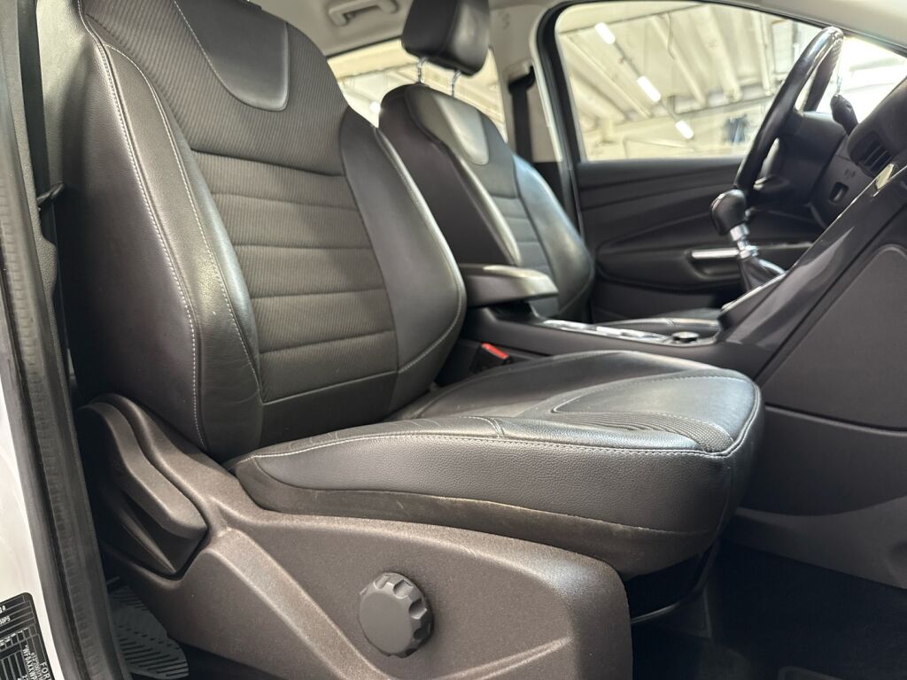 Ford Kuga 2016 Valkoinen