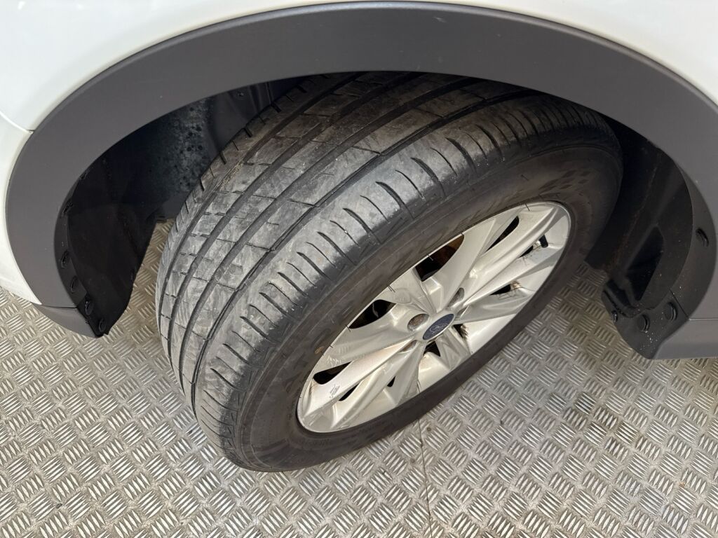 Ford Kuga 2016 Valkoinen