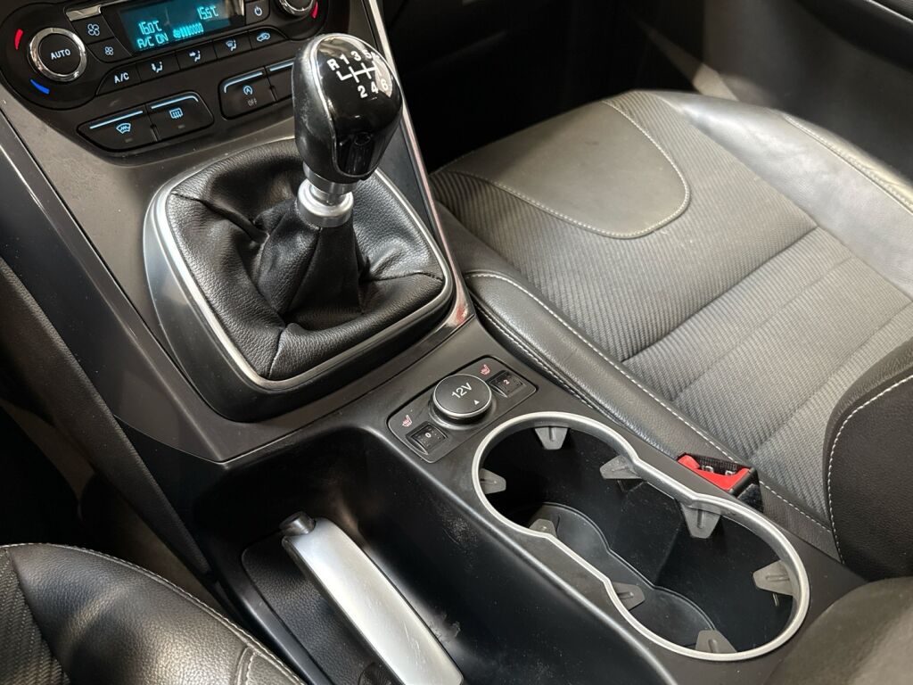 Ford Kuga 2016 Valkoinen