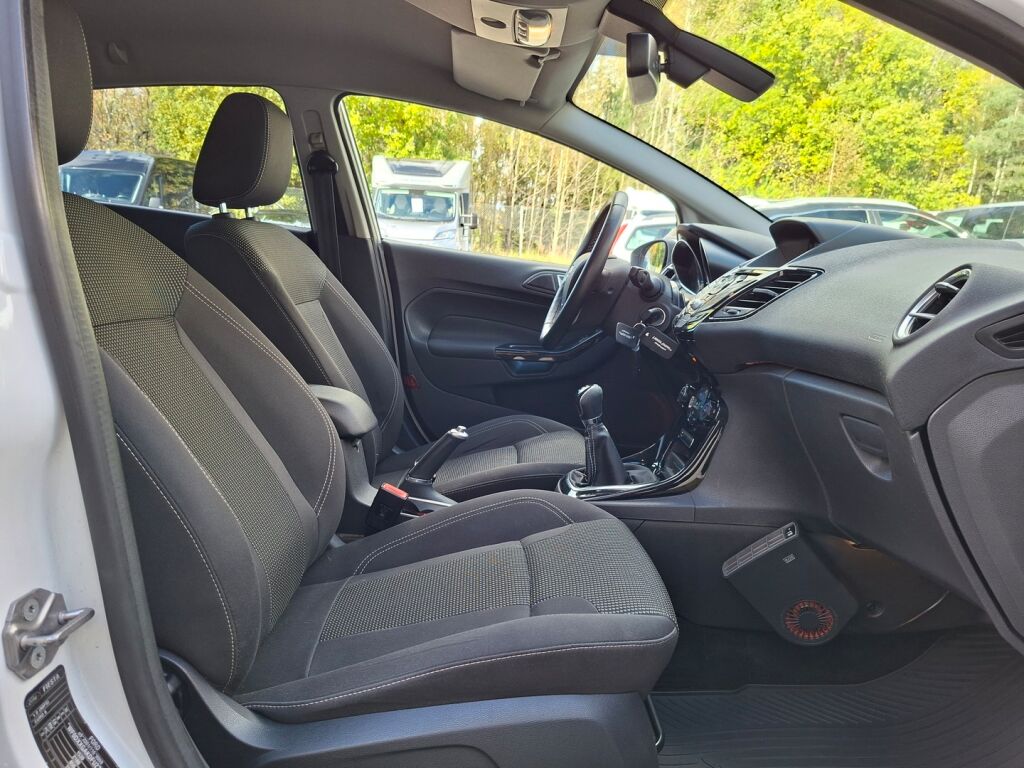 Ford Fiesta 2016 Valkoinen