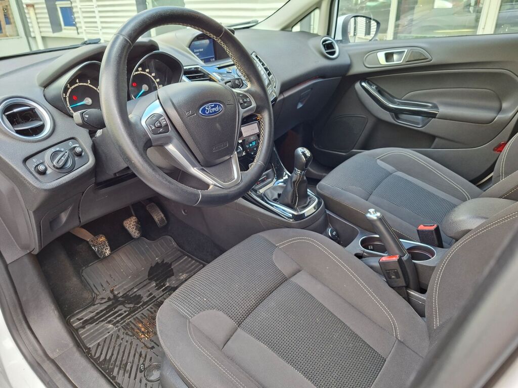 Ford Fiesta 2016 Valkoinen